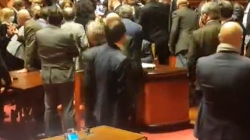 Dl migranti, è "guerra" in Aula Occupati i banchi del governo