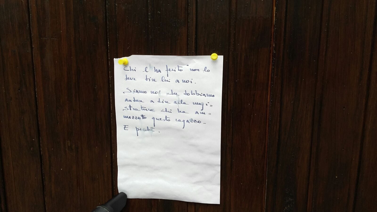 Alatri, spunta un biglietto sulla porta del locale