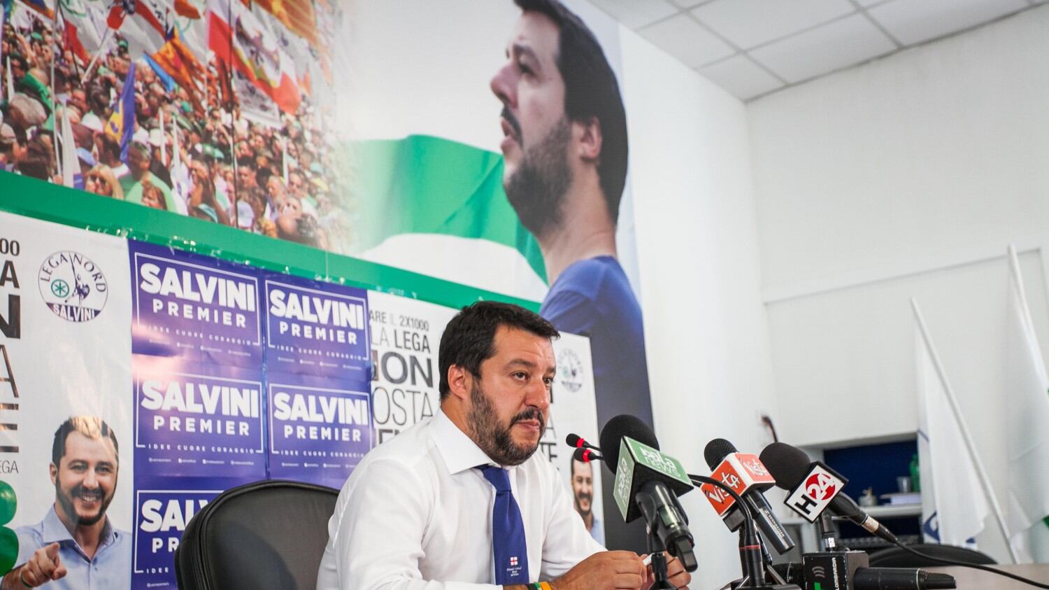 Salvini apre ai grillini: nulla è impossibile. Lega a rischio scissione