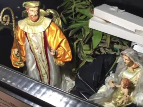 Il prete no global sfida Salvini: "Il presepe lo faccio fra i rifiuti"
