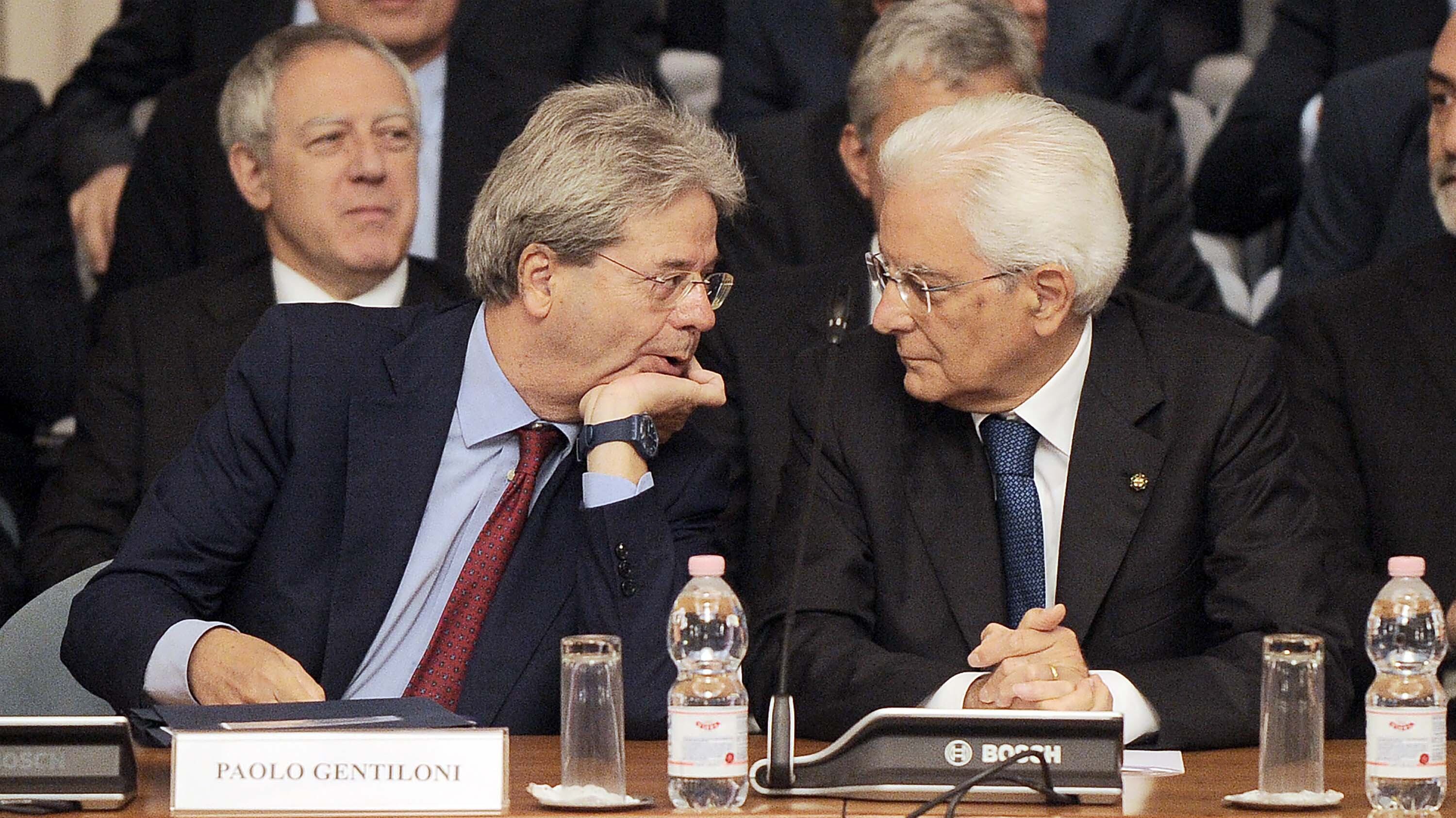 La manovra "lumaca" finalmente al Quirinale Il fastidio di Mattarella