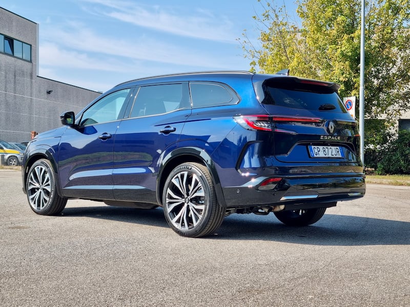 Renault Espace E-Tech: guarda la gallery del nuovo SUV sette posti 7