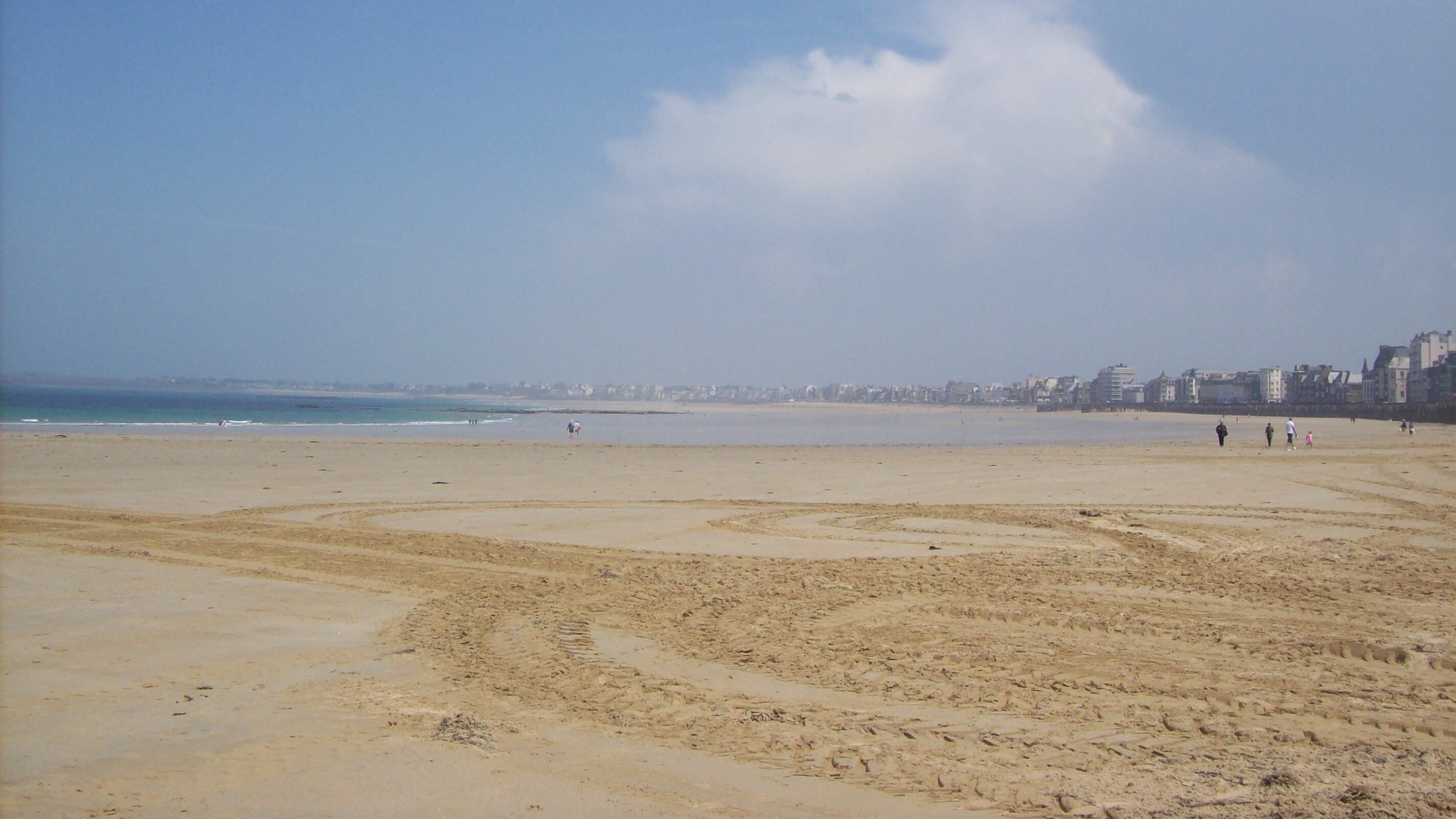 Mistero in Francia, pacchi di droga ritrovati su spiagge della costa atlantica