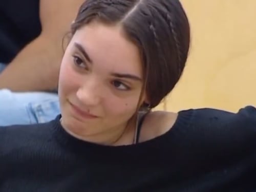 "Non sono io, sembro un clown". Panico ad Amici per il guanto di sfida