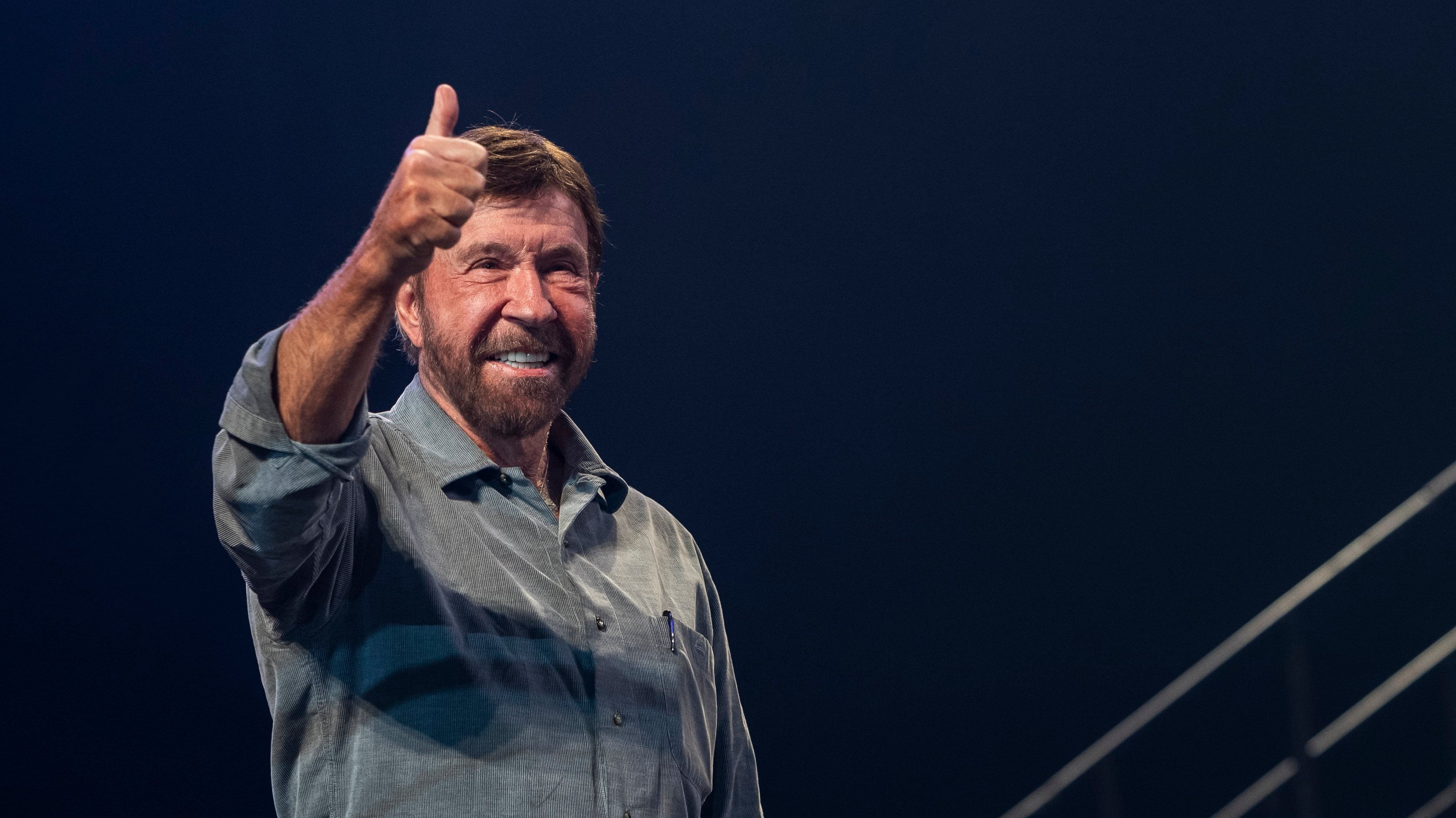 Morto l'attore americano Chuck Norris. L'ultimo video: "Io non invecchio, salgo di livello"