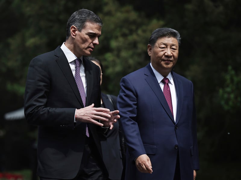 Il gas di Putin e gli investimenti di Xi: ecco come funziona il modello economico spagnolo di Sanchez