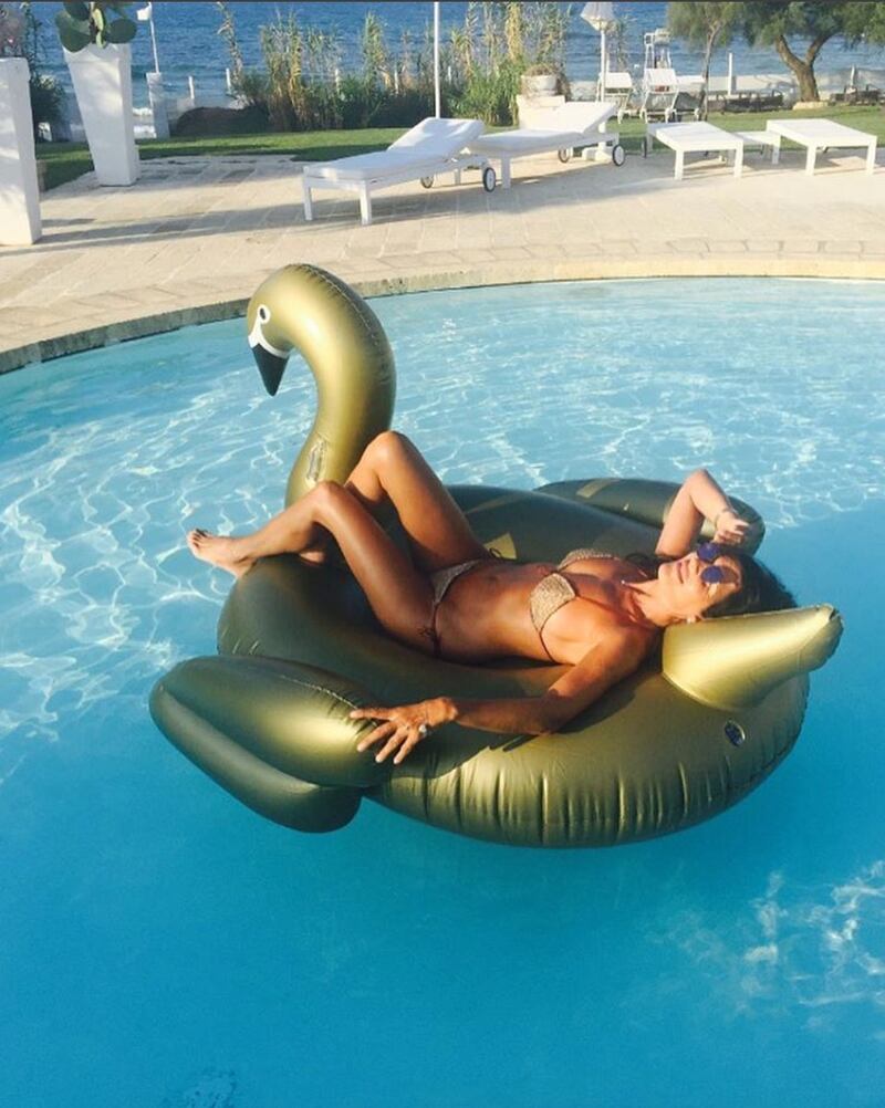 Pamela Prati in topless per la fine dell'estate 6