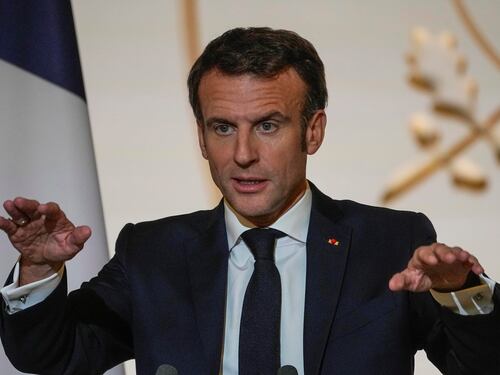Macron e le ombre sull'Eliseo "Fondi illeciti per le elezioni"