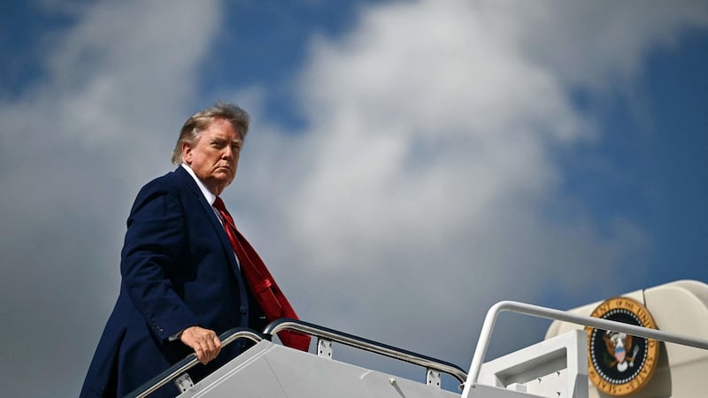 Caos, polemiche e apertura rinviata. Hormuz in bilico, Trump all’angolo