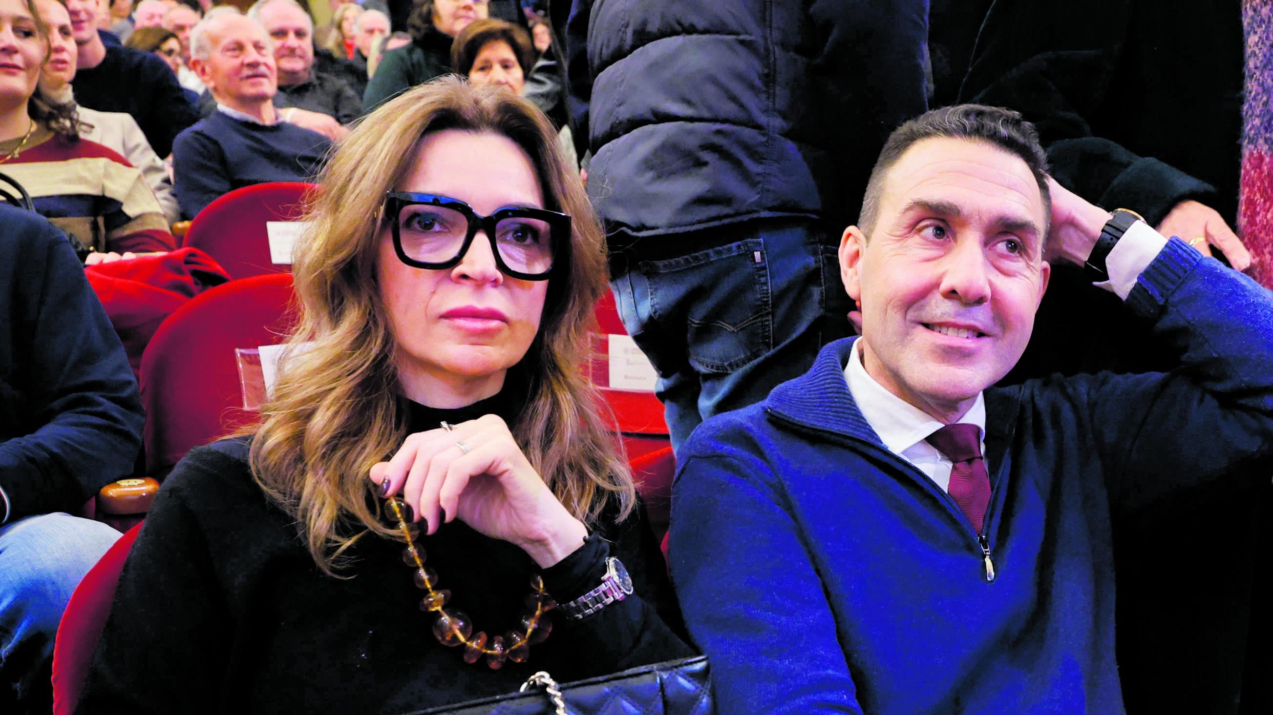 Camelia ci mette la faccia. E subito accende i social