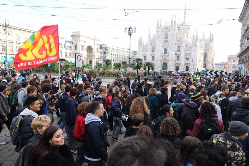 La manifestazione di Milano: "Uccidere Salvini non è reato" 9