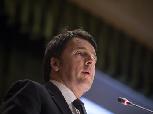 Le mani di Renzi sulla scuola: "Va riformata insieme alla Rai"