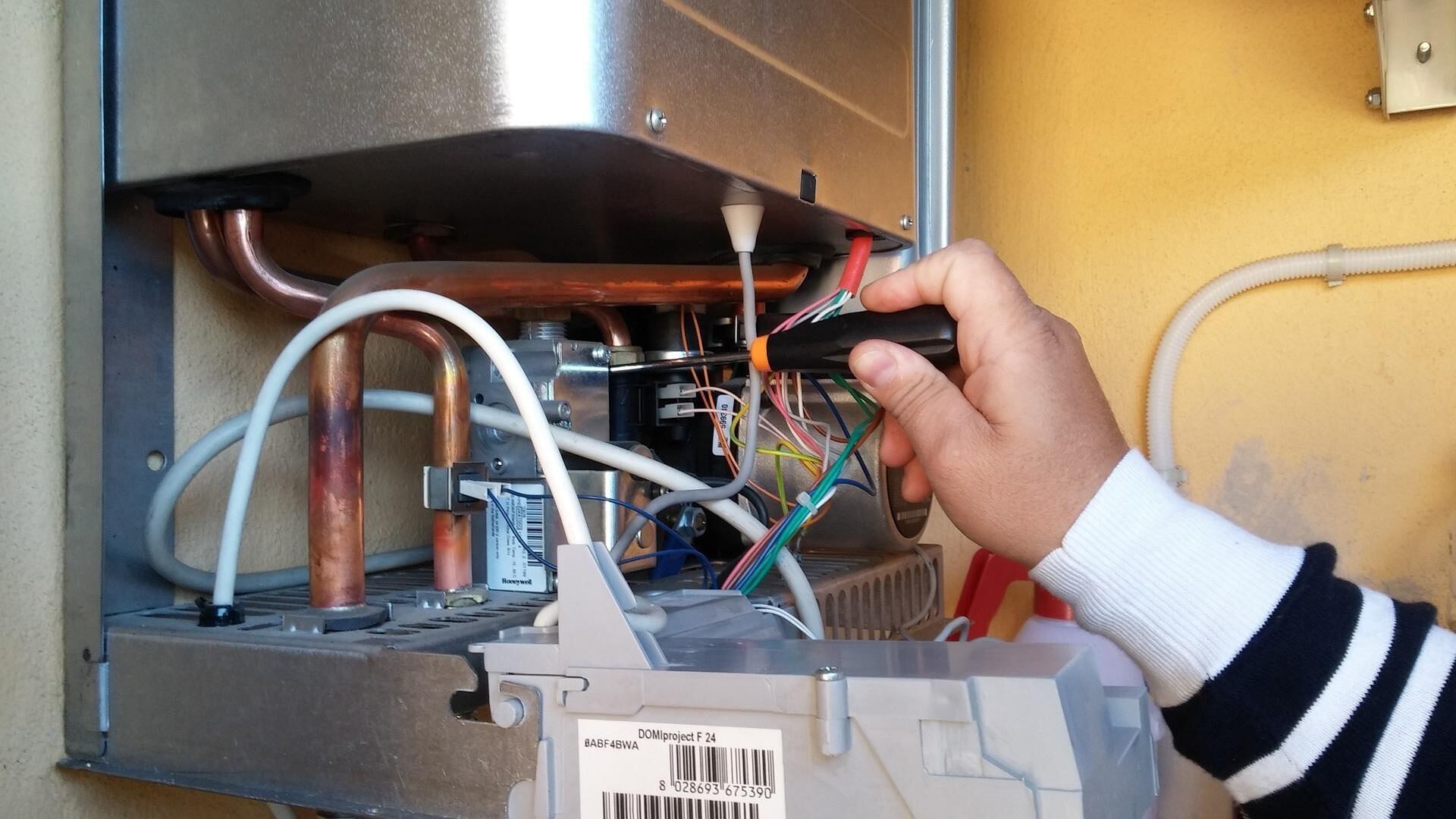 Occhio alla truffa del finto tecnico della caldaia: sottratti 30mila euro