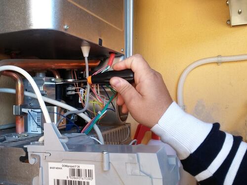 Occhio alla truffa del finto tecnico della caldaia: sottratti 30mila euro