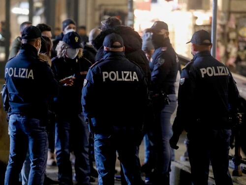 "Derisi dai colleghi no vax": la protesta delle forze di polizia