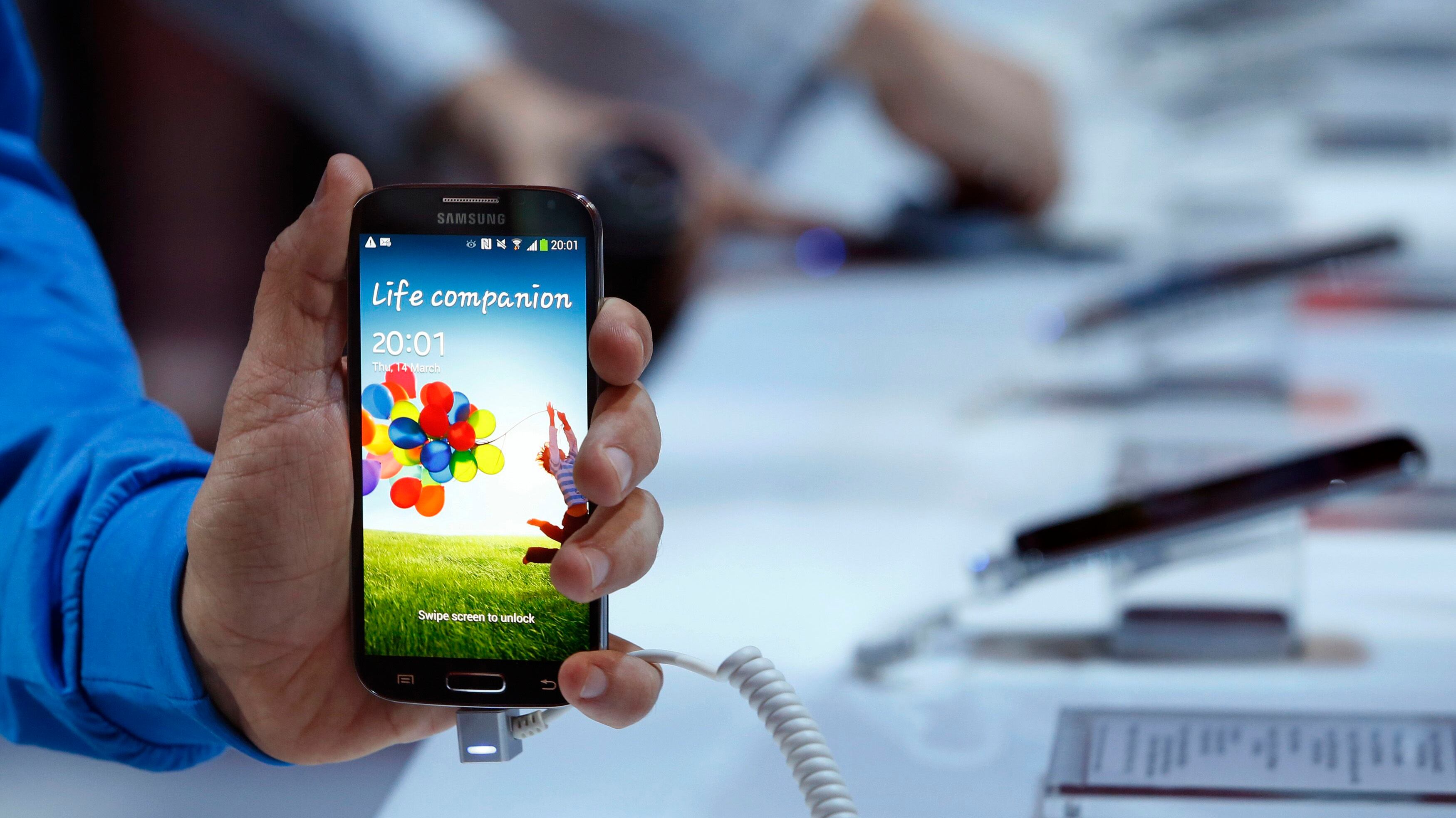 Samsung svela il Galaxy S4: ecco lo smartphone che si comanda con lo sguardo