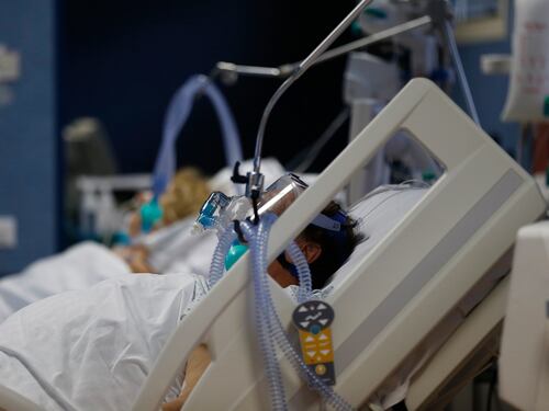 L'ossigeno non basta per tutti: i malati Covid restano senza
