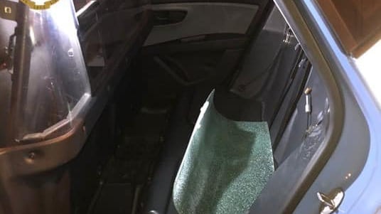 Spezza una vertebra all'agente, ma il giudice libera lo straniero
