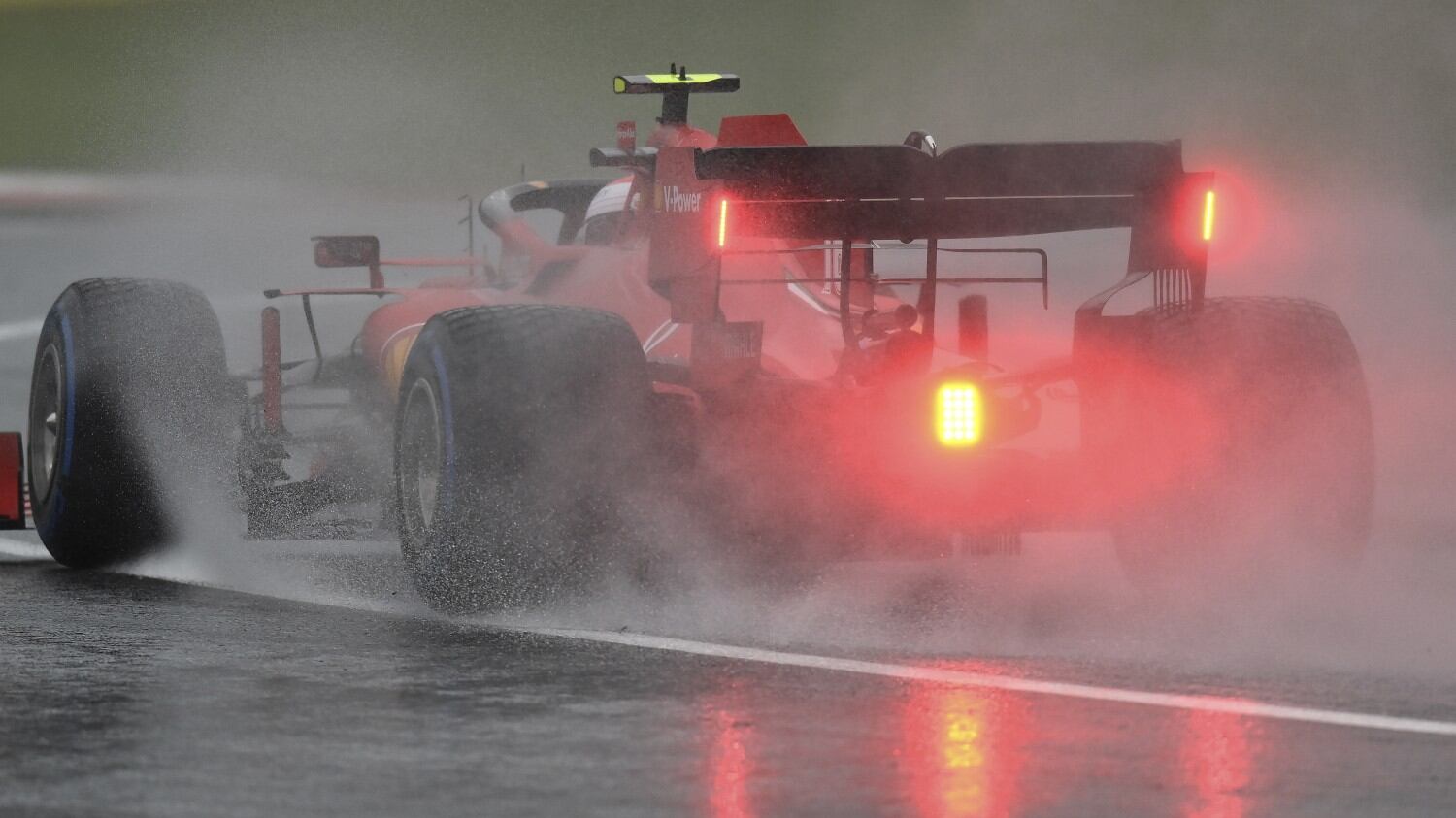 Il disastro "bagnato" delle Ferrari: ecco cosa accadrà nel Gp di Stiria
