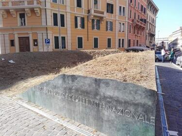 Degrado a San Pietro tra sporcizia, rom e clochard 22