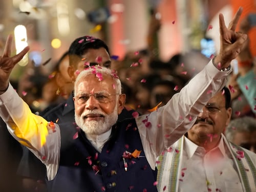 Modi vince ma senza plebiscito. Non cambierà la Costituzione