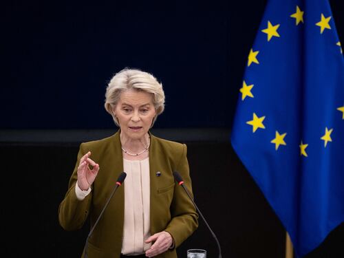 "Il suo tempo è finito". Mozione di censura contro von der Leyen