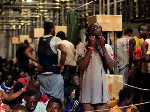 Caos immigrazione, la truffa per chi affitta casa sul web