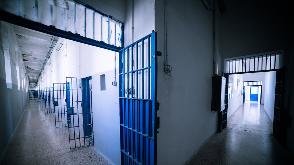 Detenuti in rivolta a Sanremo ore di violenza, 2 agenti feriti