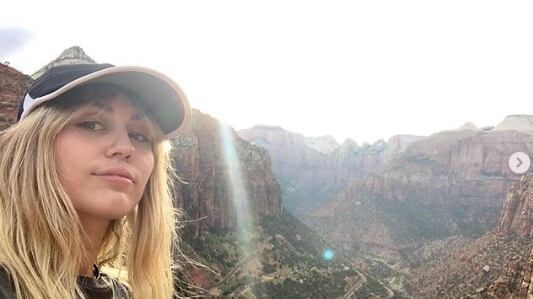 "Ha iniziato a disintegrarsi". Miley Cyrus in terapia intensiva: cosa è successo