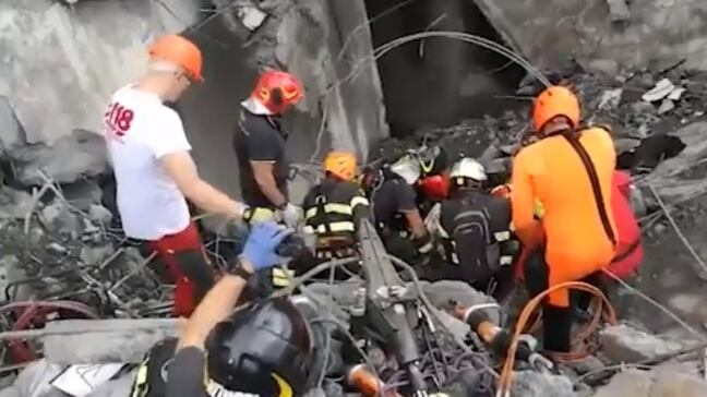 Natasha, salvata dai soccorritori dopo il crollo del ponte