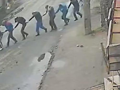 I nuovi video choc dall'inferno di Bucha: così vengono giustiziati gli ucraini