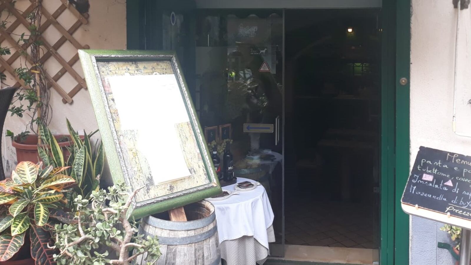 Svaligiato un ristorante davanti alla caserma dei carabinieri