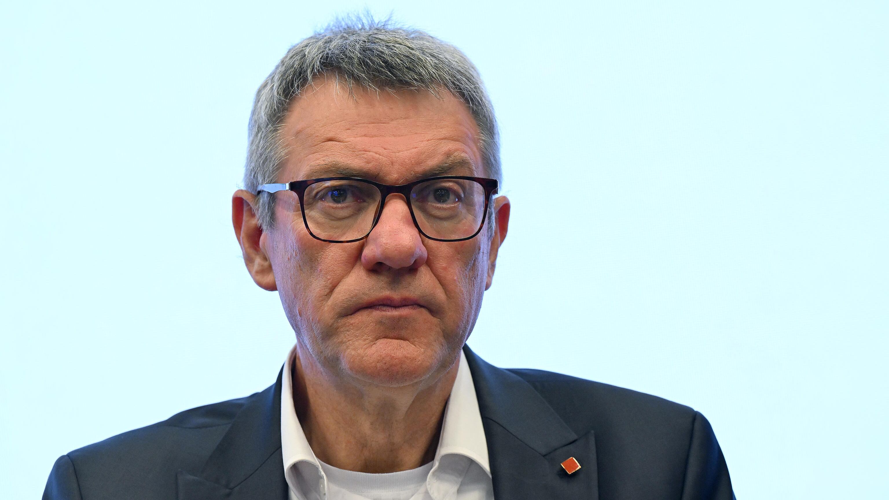 Contro il governo Meloni (e il buon senso): gli scivoloni di Landini e della Cgil