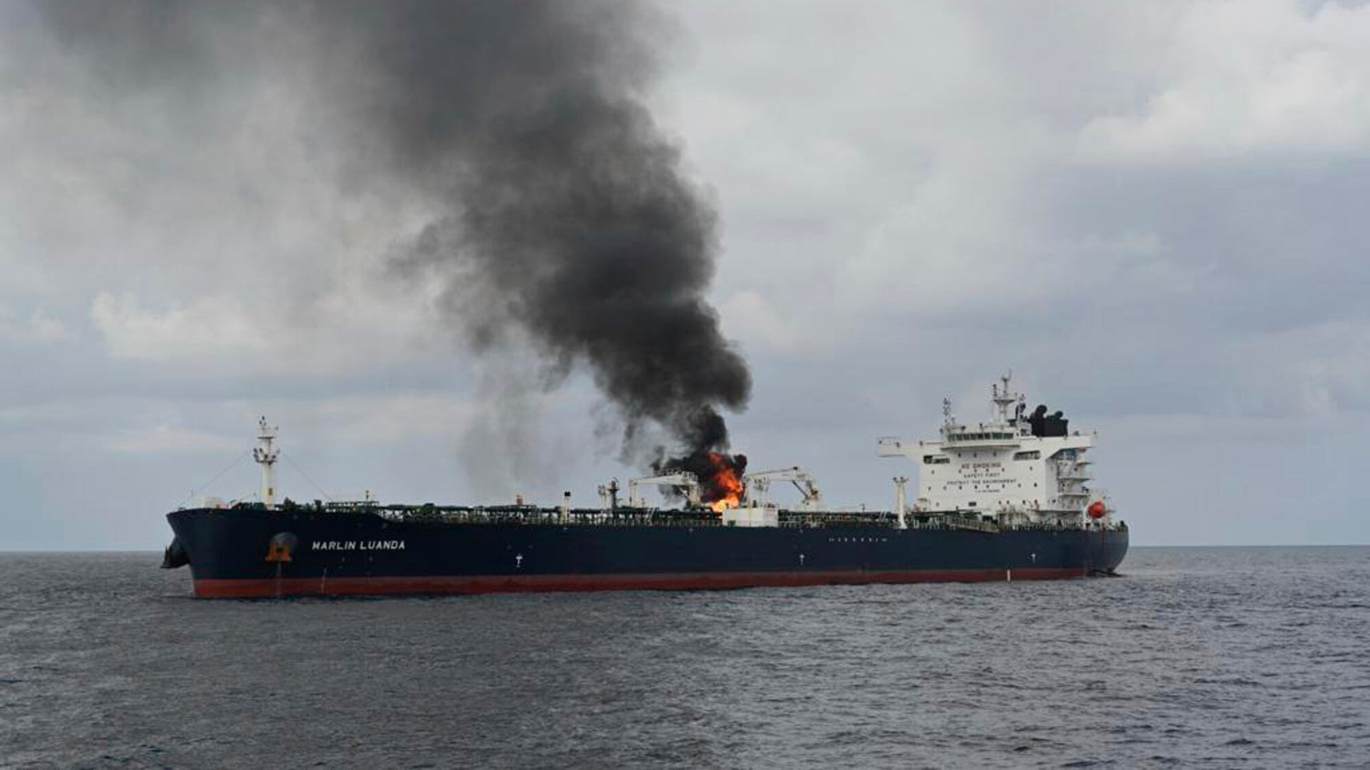 Mar Rosso, raffica di attacchi Houthi: due morti su un mercantile greco