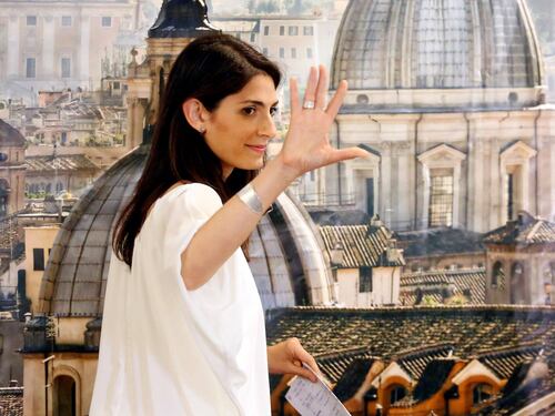 Consulenze della Raggi all'Asl, aperta un'inchiesta in procura