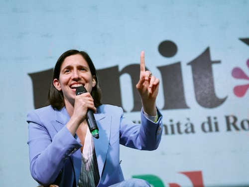 La surreale "Festa dell'Unit*": via la vocale per "l'inclusività"