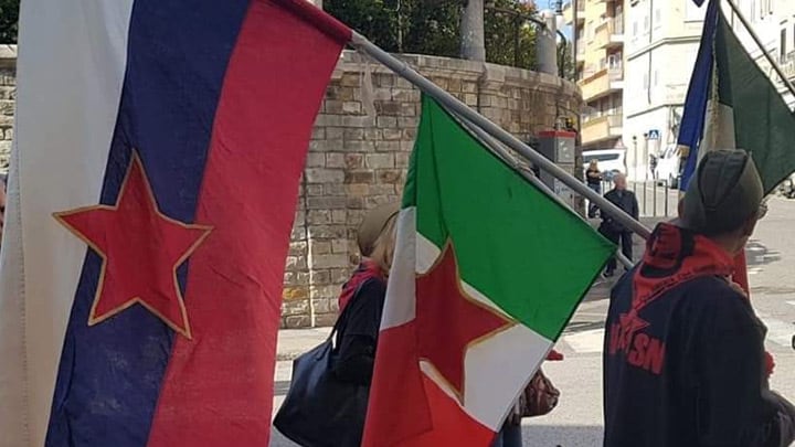 Quelle bandiere titine in corteo con i sindacati