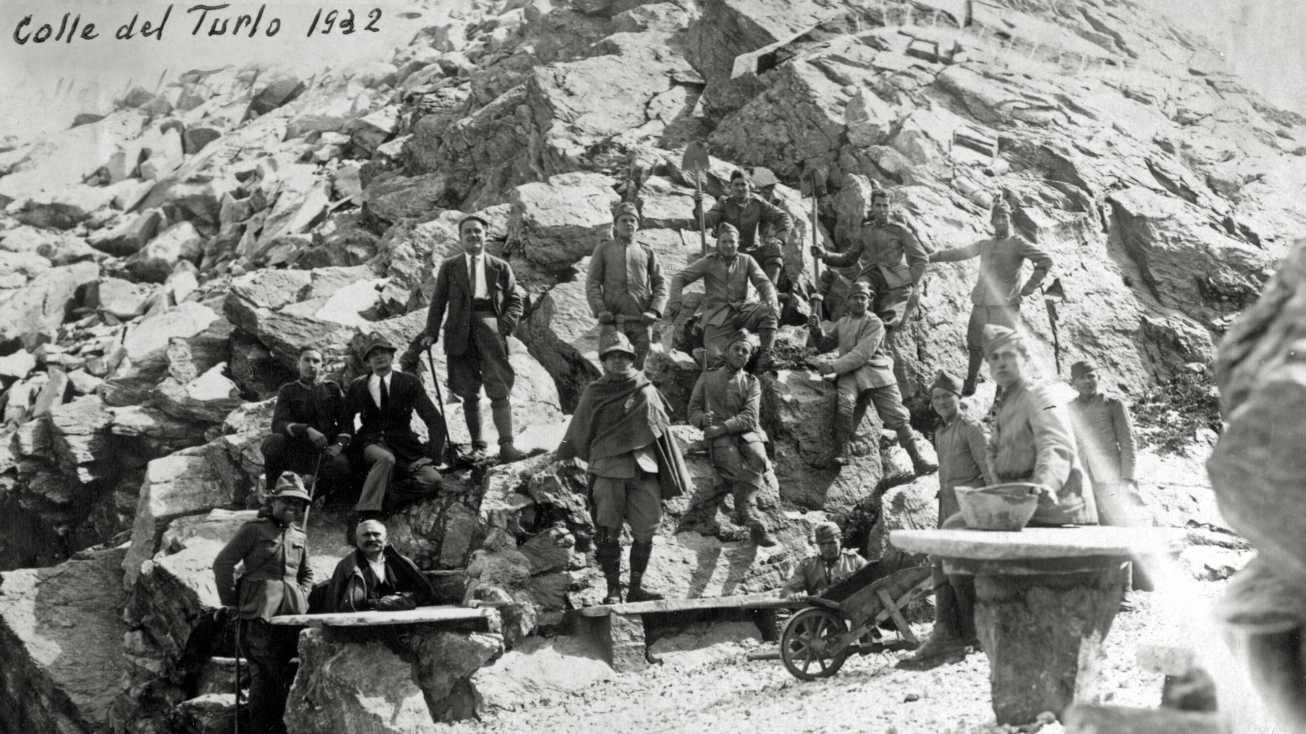 Quell'incredibile strada tra i monti creata dagli Alpini sulle orme dei walser