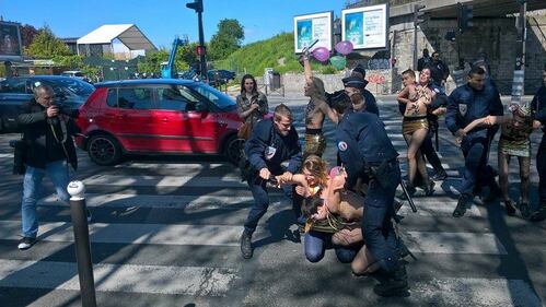 Le Femen contestano il Front National 3
