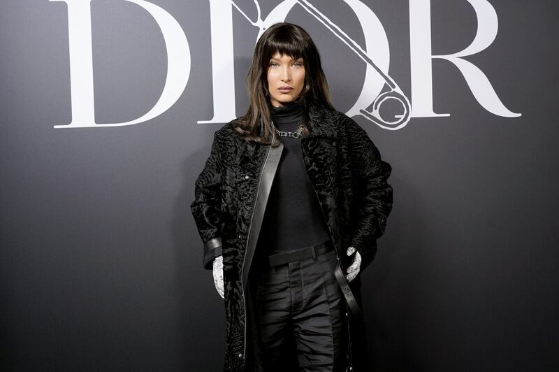 Bella Hadid sexy in passerella, foto 11