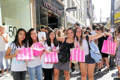 Victoria's Secret apre a Milano: preso d'assalto il negozio 6