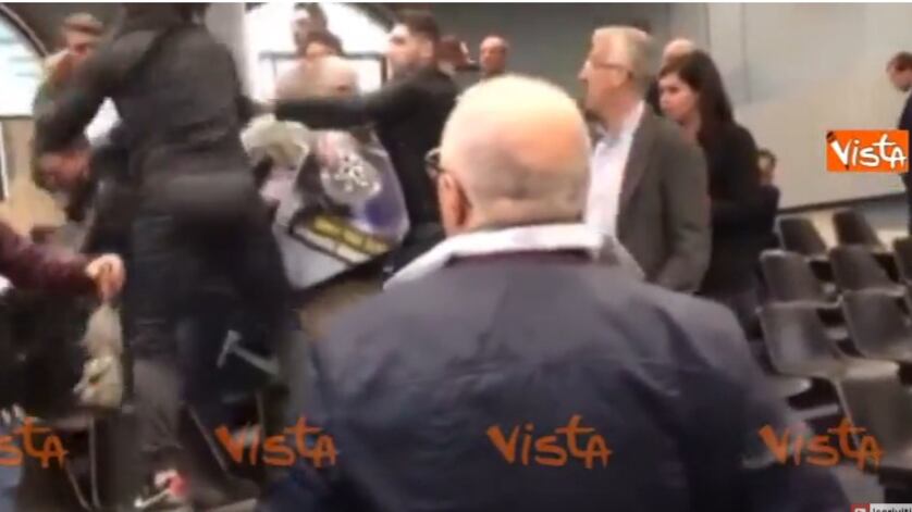 Qualiano, attivisti Casapound presi a pugni per uno striscione