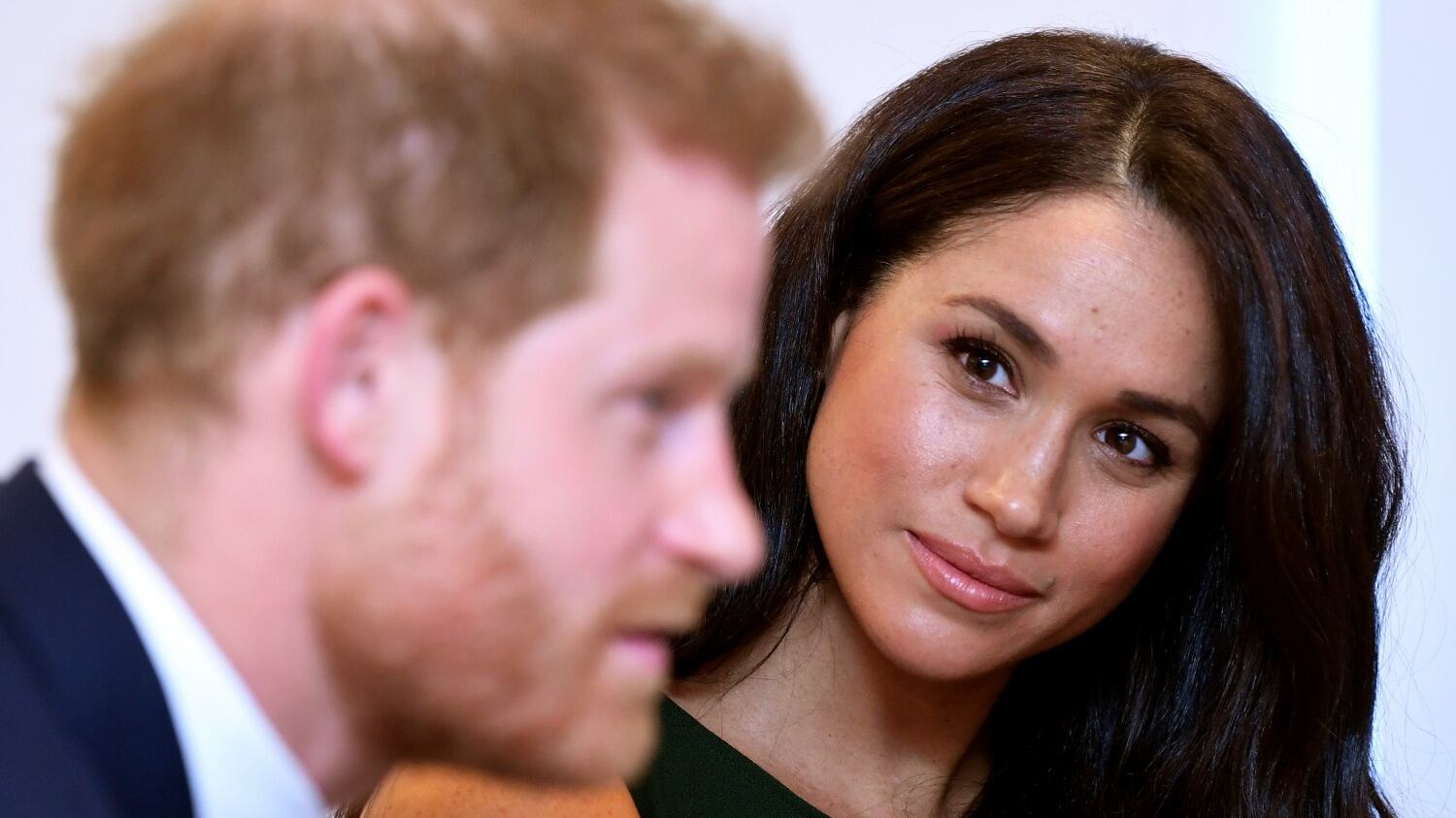 Liti a corte, tabloid e l'ombra di Diana. Così Harry sogna la fuga con Meghan