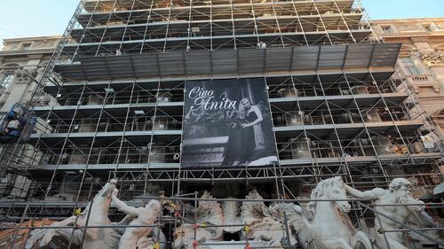 A Trevi la gigantografia di Anita Ekberg 2