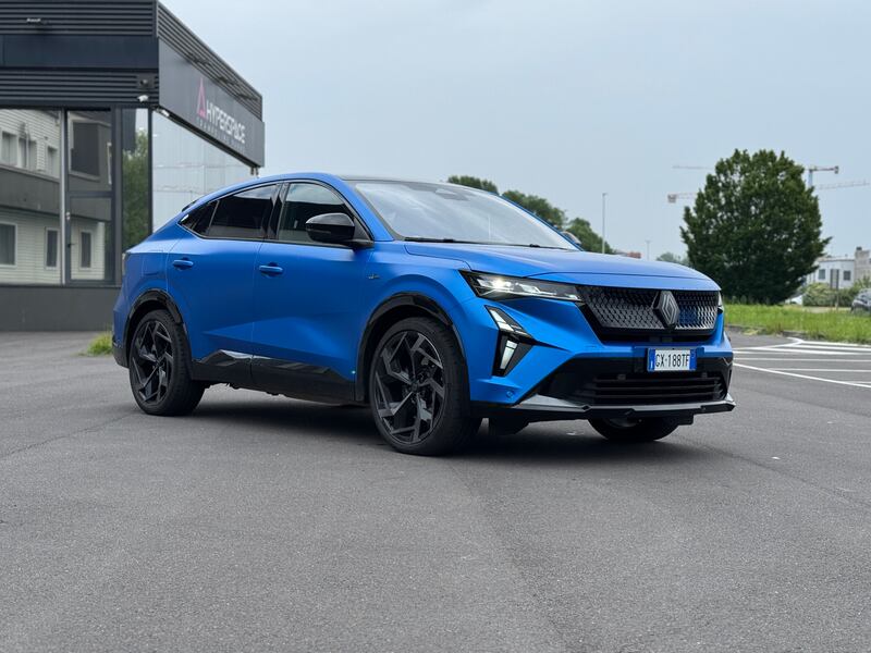 Renault Rafale plug-in: guarda la gallery del suv da 300 CV 2