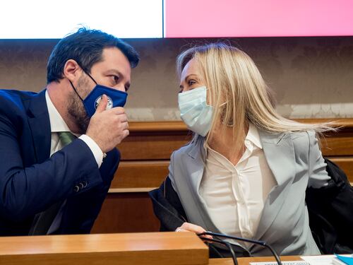 "Arriverà pure Fdi". Svolta di Salvini da ruspista in felpa a federatore