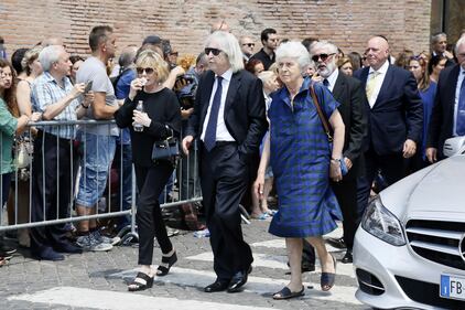 Vanzina, tutto il cinema italiano presente ai funerali 5