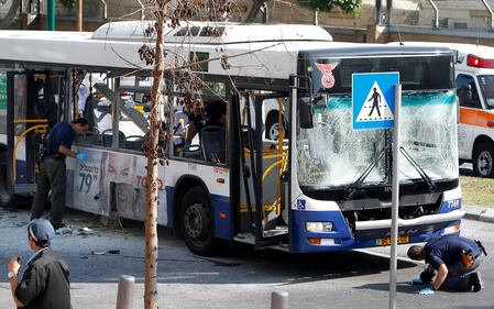 Tel Aviv, esplosione su un bus 2