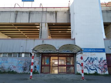 Nella stazione da incubo, tra svastiche, scritte razziste e abbandono 12