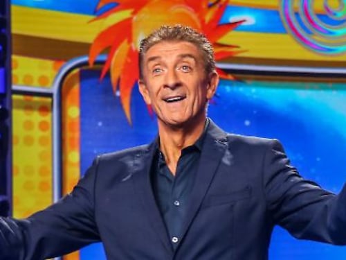 Incidente a Ibiza per Ezio Greggio con la fidanzata: "Ci inseguivano i paparazzi"